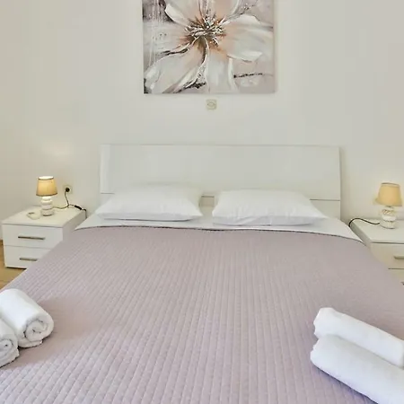 Διαμέρισμα Apartman Aurora