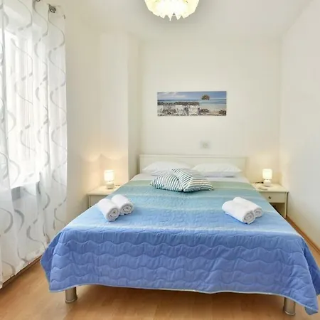 Apartman Aurora *