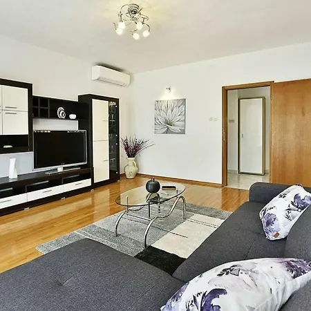 Διαμέρισμα Apartman Aurora *