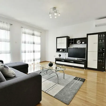 Apartman Aurora *